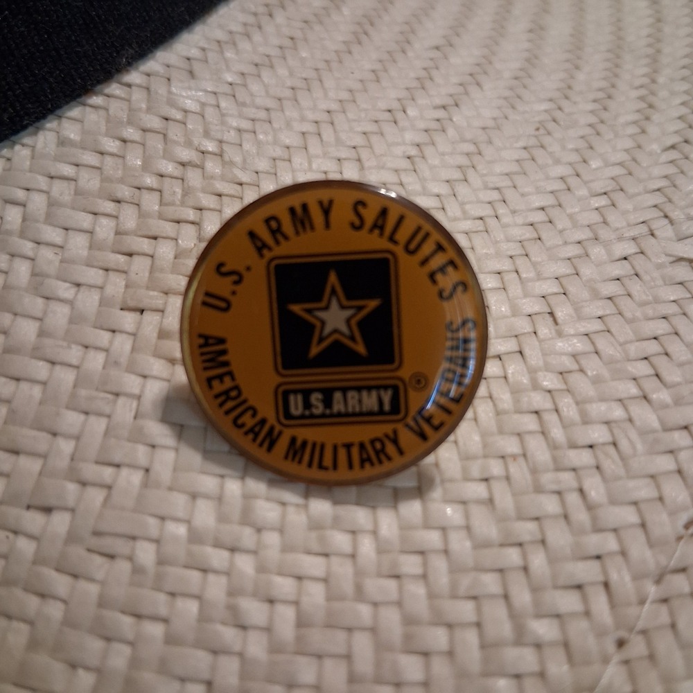 Vintage US Army Salutes American‎ Military Veterans Lapel Tack Pin EVC - Picture 3 of 3